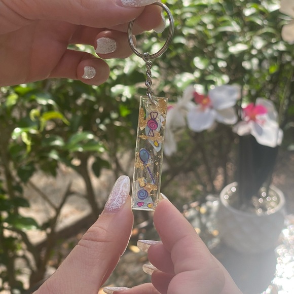 PACK OF 3 Mystery Bundle of Pop Art Resin Keychains - Picture 10 of 16